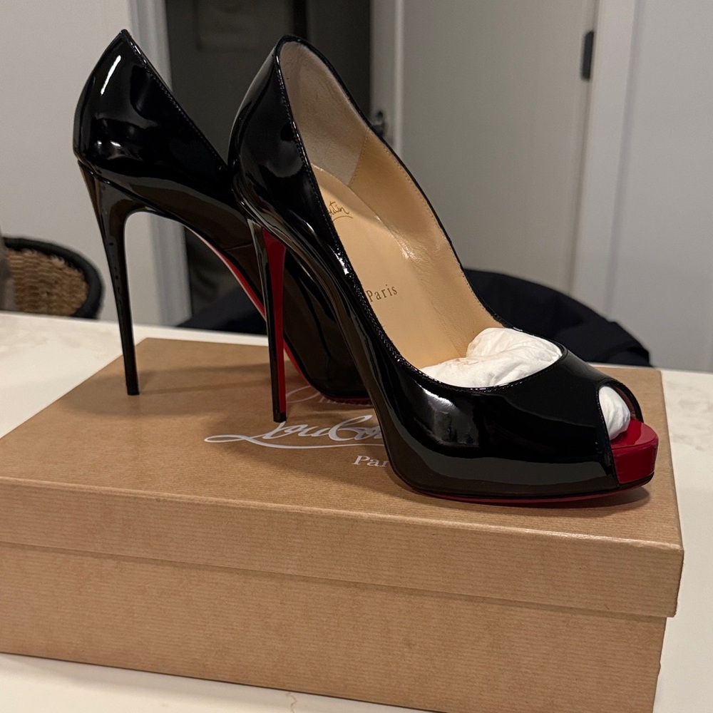 Christian Louboutin New Very Prive Pump